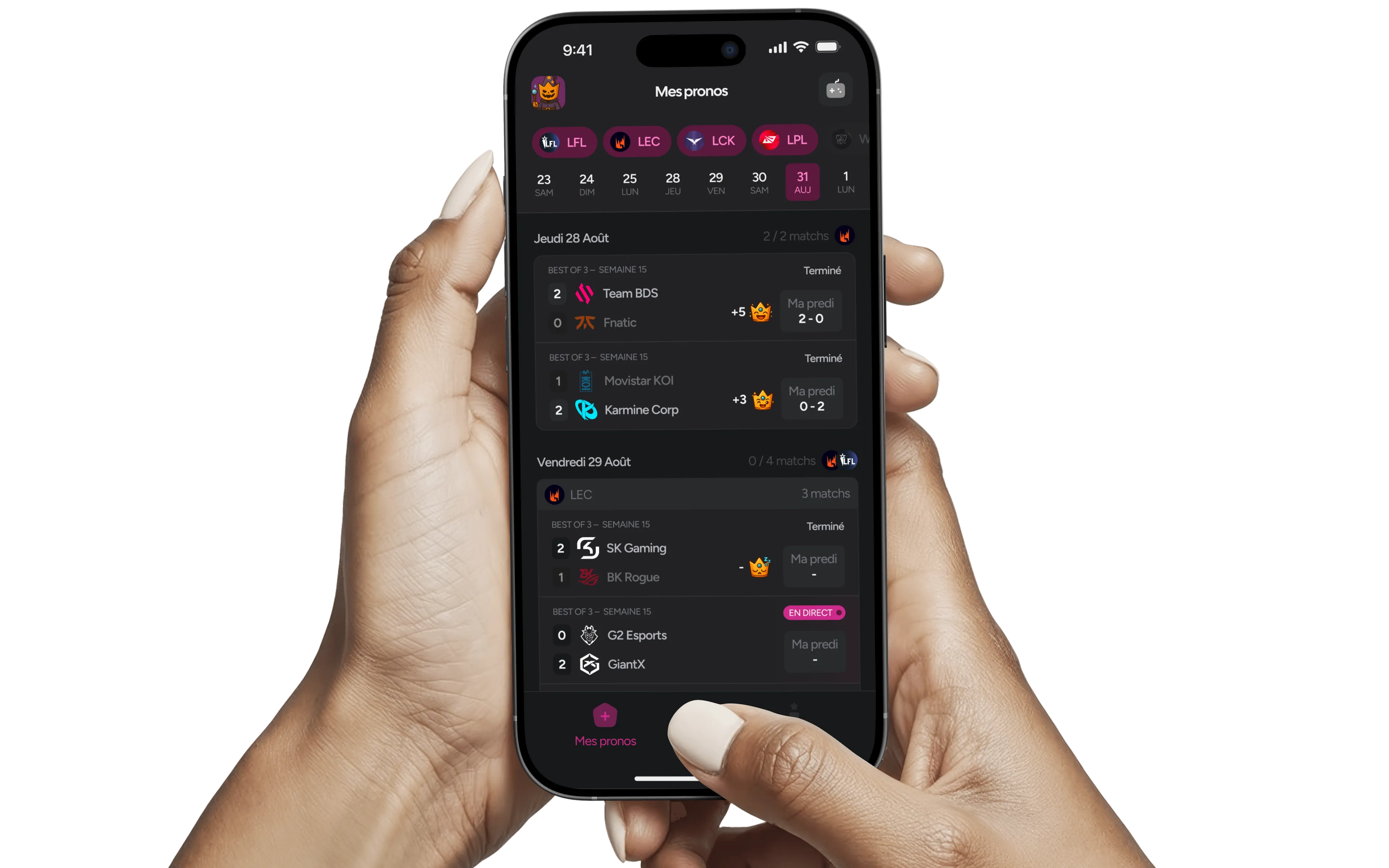 Aperçu de l'interface Predi.gg sur un smartphone tenu en main